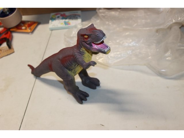 Speel dino paars 1x in krat b - afbeelding 1 van  3