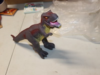 Speel dino paars 1x in krat b - afbeelding 2 van  3