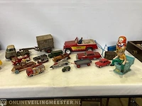 Speelgoed in houten krat tonka, mecano, marxi, arnold kikker en brooklyn - afbeelding 1 van  29