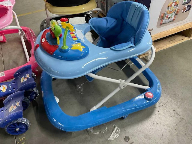 Speelgoed loopwagens en stepjes (6x) - afbeelding 3 van  11