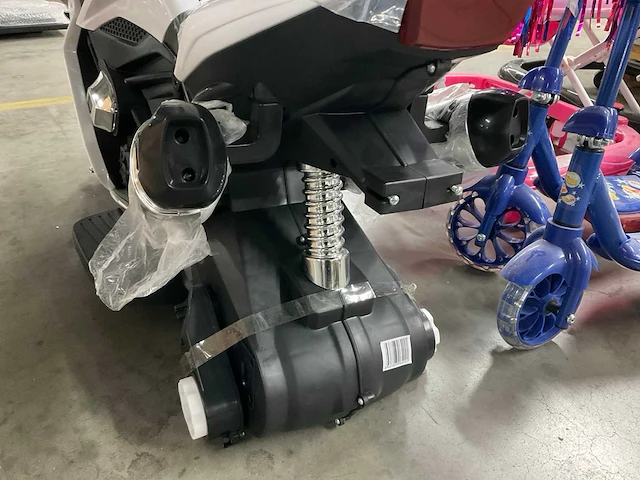 Speelgoed loopwagens en stepjes (6x) - afbeelding 11 van  11