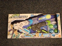 Speelgoed o.a. air shooters - afbeelding 1 van  2