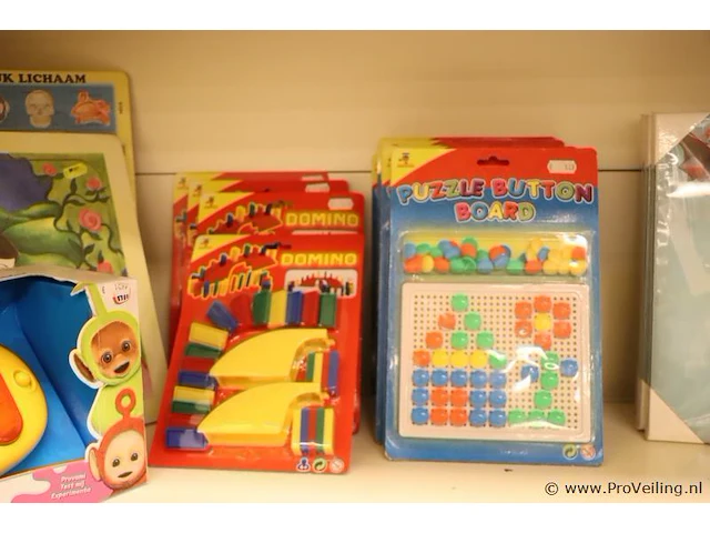 Speelgoed o.a. puzzle button board - afbeelding 3 van  7