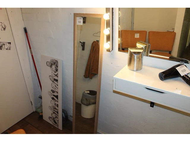 Spiegel in lijst afm. 35 x 155 cm. - afbeelding 1 van  2