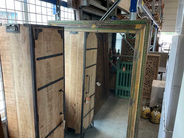 Spiegel met houten lijst - afbeelding 1 van  3