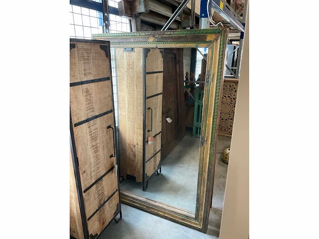 Spiegel met houten lijst - afbeelding 2 van  3