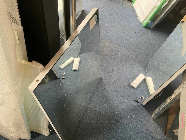 Spiegel met schakelaar - afbeelding 2 van  2