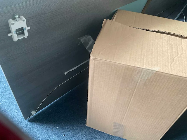 Spiegel met verlichting en glazen planchetten - afbeelding 4 van  4