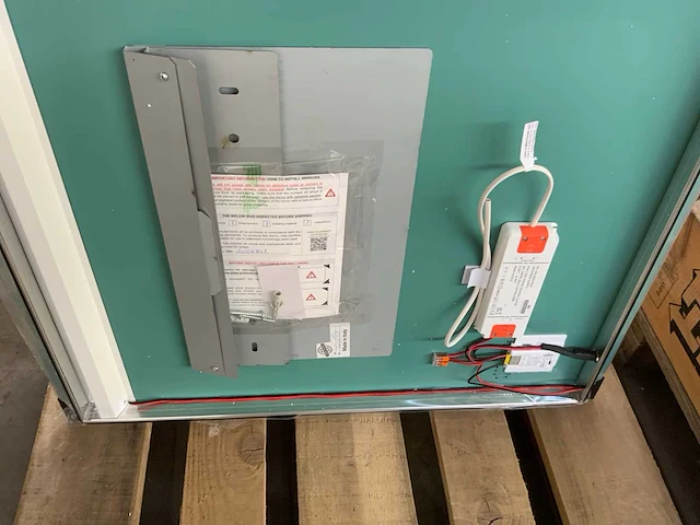 Spiegel met verlichting - afbeelding 2 van  2
