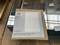 Spiegelkast en kranen - afbeelding 3 van  5