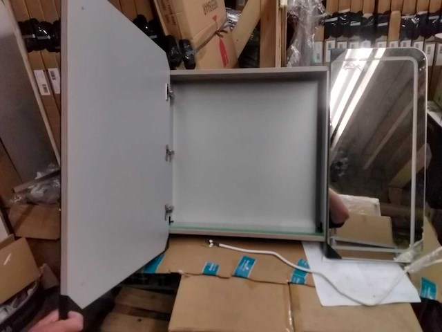 Spiegelkast met led verlichting - afbeelding 3 van  6