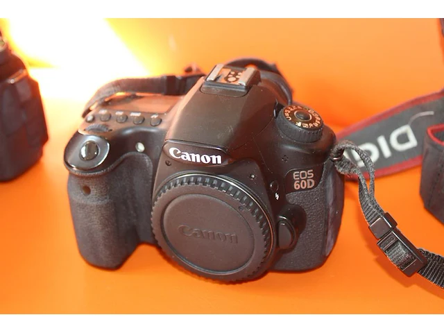 Spiegelreflexcamera canon eos 60d exclusief accu en lader. - afbeelding 2 van  3