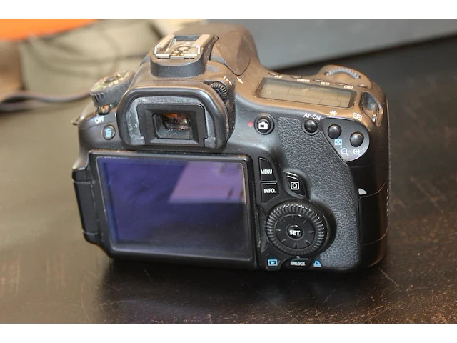 Spiegelreflexcamera canon eos 60d met een canon ef 50mm f/1.8 ii lens. exclusief accu's en lader. - afbeelding 3 van  3