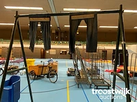 Spijkerbroek hangen - afbeelding 1 van  6