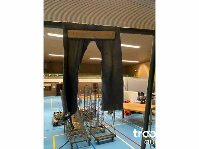 Spijkerbroek hangen - afbeelding 3 van  6