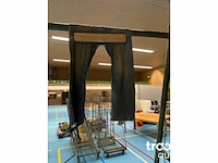 Spijkerbroek hangen - afbeelding 3 van  6