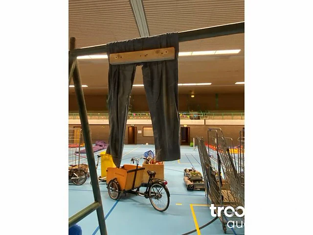 Spijkerbroek hangen - afbeelding 4 van  6
