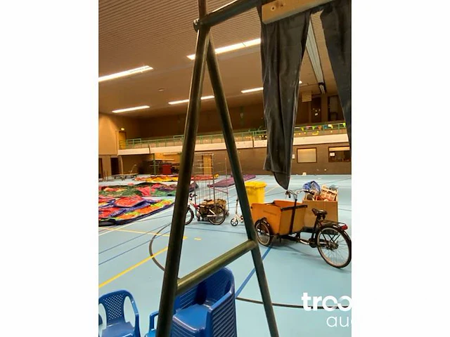 Spijkerbroek hangen - afbeelding 5 van  6
