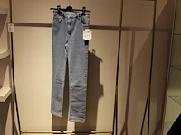 Spijkerbroek hommage, maat 28. winkelprijs € 99,99 - afbeelding 1 van  3