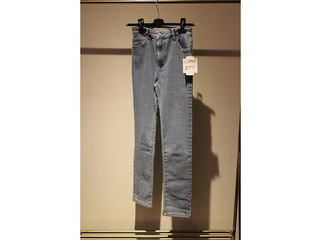 Spijkerbroek hommage, maat 28. winkelprijs € 99,99 - afbeelding 2 van  3