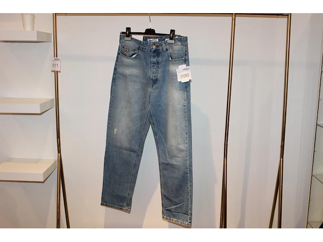 Spijkerbroek lois, maat 29. winkelprijs € 169,95 - afbeelding 1 van  3