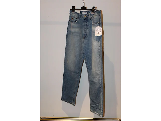 Spijkerbroek lois, maat 29. winkelprijs € 169,95 - afbeelding 2 van  3