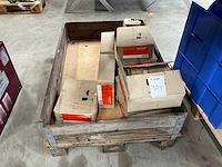 Spijkers, nagels & nieten - afbeelding 2 van  4