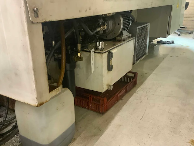 Spinner tc-82 cnc bewerkingscentrum - afbeelding 38 van  40