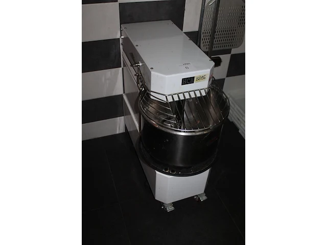 Spiraalmenger htb 30b. maximaal 30 liter. serienr. 220421001. - afbeelding 3 van  9