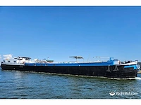 Spits 38m liveaboard vessel