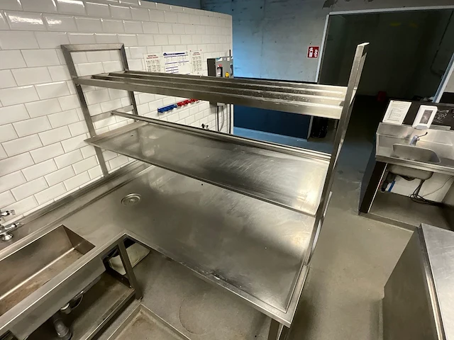 Spoel- en korven-aanvoertafel - afbeelding 5 van  8