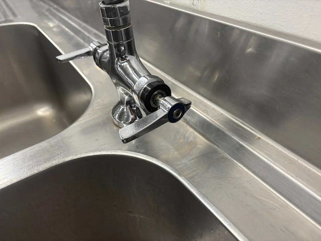 Spoeltafel met dubbele wasbak - afbeelding 6 van  9