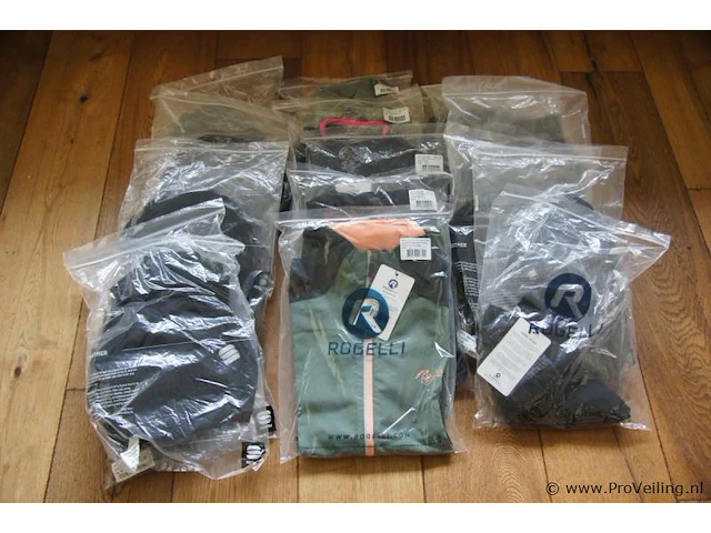 Sportfull en rogelli shirts & fietsbroeken - 15 stuks - afbeelding 1 van  2