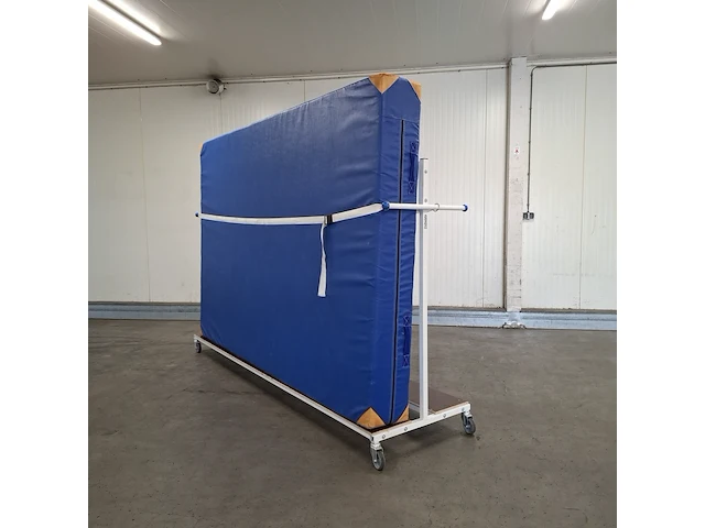 Sportmat op transportkar - afbeelding 1 van  6