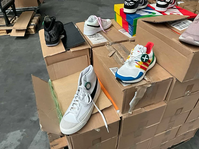 Sportschoenen (43x) - afbeelding 2 van  9