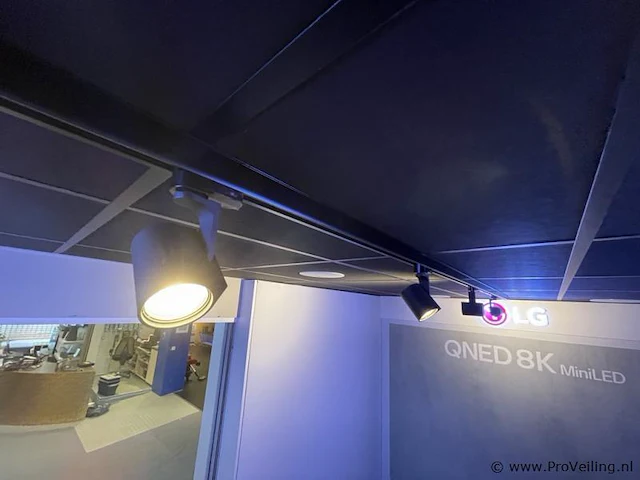 Spotverlichting op rail - 330x8x15cm - afbeelding 2 van  3