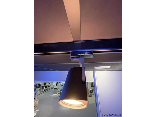 Spotverlichting op rail - 330x8x15cm - afbeelding 3 van  3