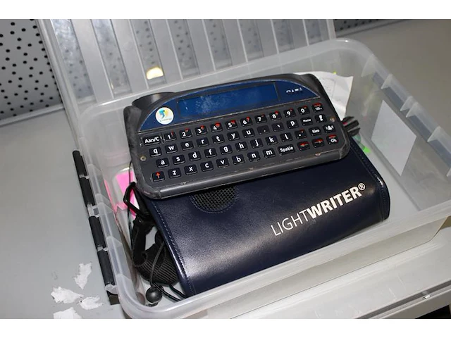 Spraakcomputer abilia lightwriter sl50 met draagtas in kunststoffen bak - afbeelding 2 van  2