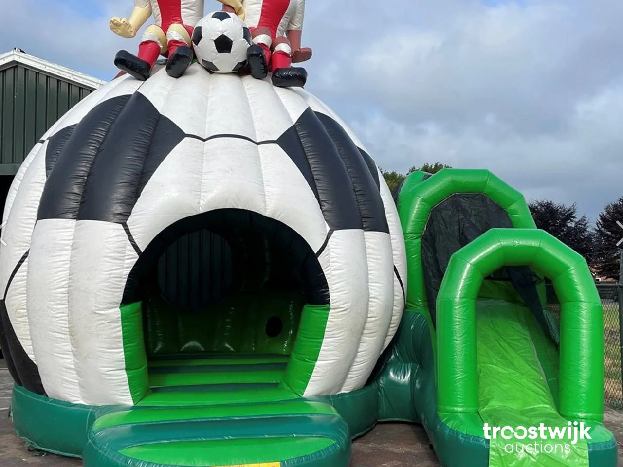 Springkussens, mascottepakken en attracties
