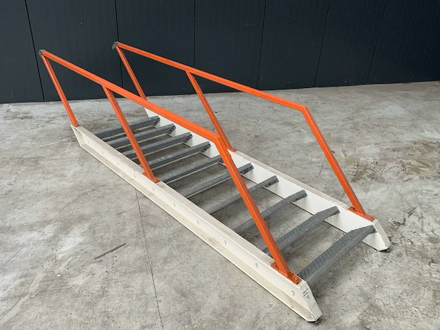 Staal trap - afbeelding 1 van  3