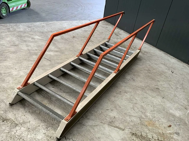 Staal trap - afbeelding 3 van  3