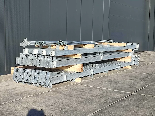 Staalconstructie 10 x 16 mtr (ca. 160m²) - afbeelding 1 van  3