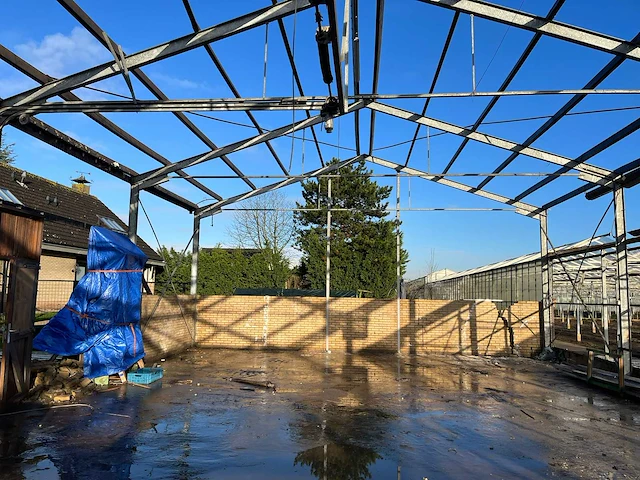 Staalconstructie (10,50x28,50 mtr) (300m2) - afbeelding 2 van  9