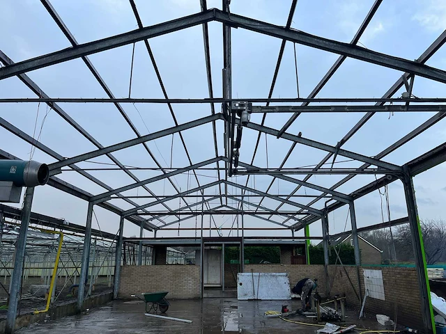 Staalconstructie (10,50x28,50 mtr) (300m2) - afbeelding 3 van  9