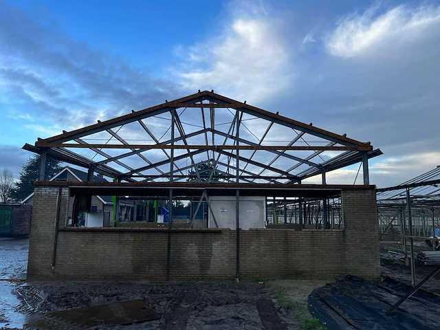 Staalconstructie (10,50x28,50 mtr) (300m2) - afbeelding 5 van  9