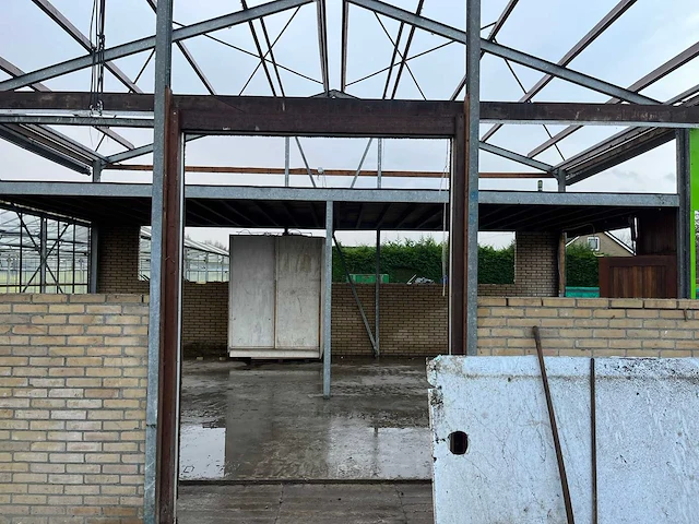 Staalconstructie (10,50x28,50 mtr) (300m2) - afbeelding 8 van  9