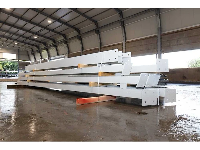 Staalconstructie 10x16 meter met dak en wand - afbeelding 6 van  27