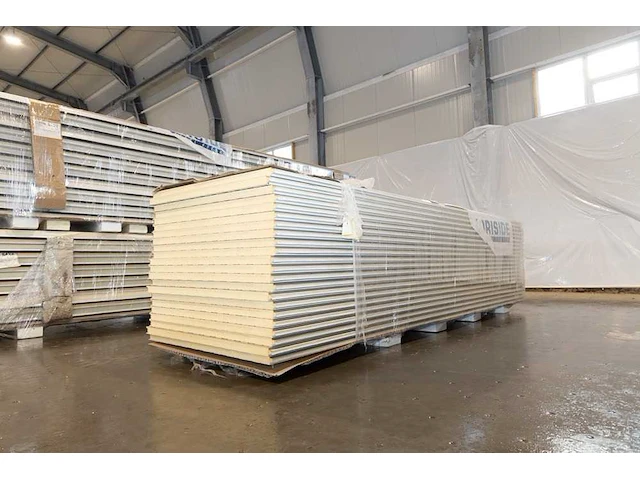Staalconstructie 10x16 meter met dak en wand - afbeelding 9 van  27