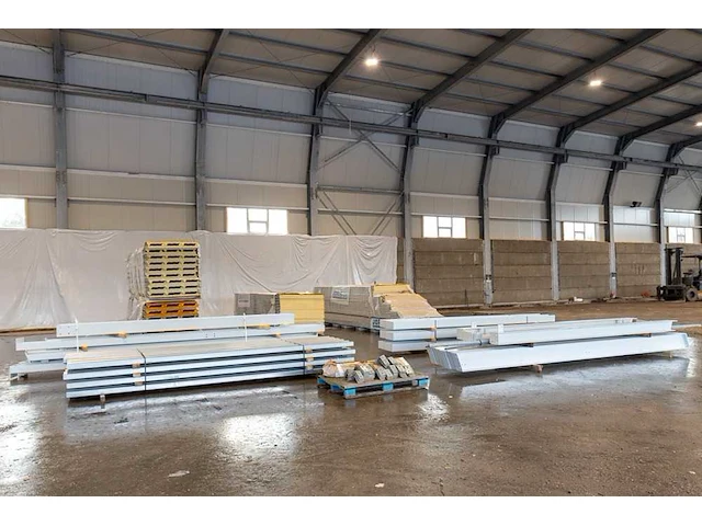 Staalconstructie 10x16 meter met dak en wand - afbeelding 10 van  27