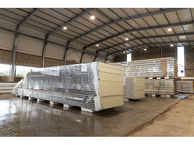 Staalconstructie 10x16 meter met dak en wand - afbeelding 14 van  27